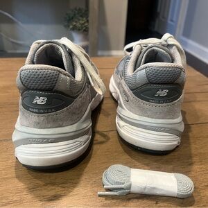 Gray New Balance 990 v6. Size 9.